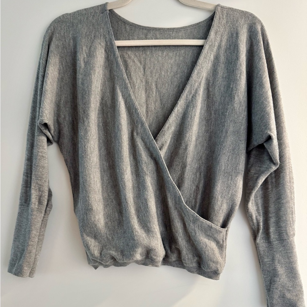 Alice and Olivia gray knit wrap top size XS/S